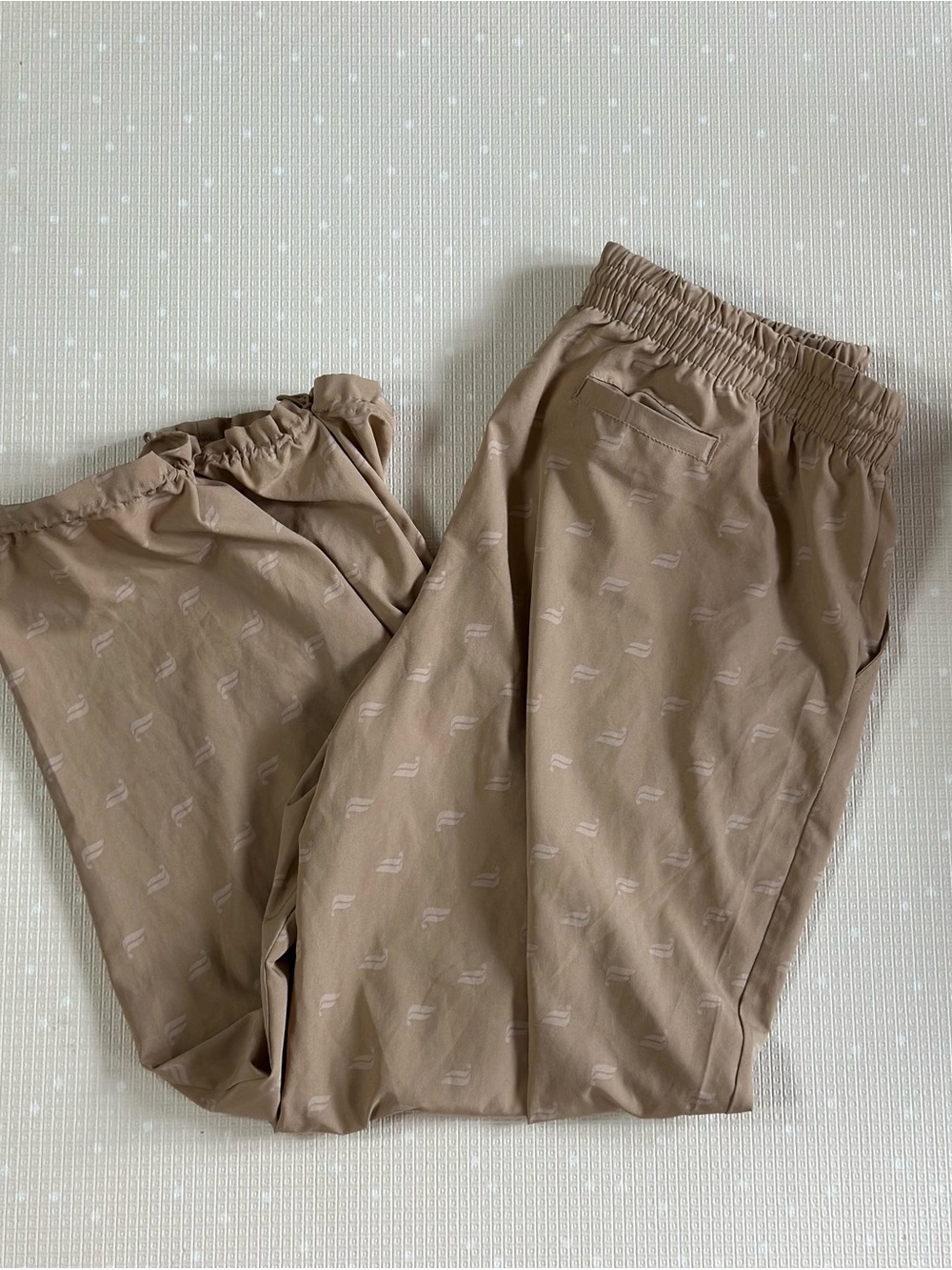 Fabletics Iggy Woven Jogger Pants XXL Sandy Brown Beige All Over Logo Print